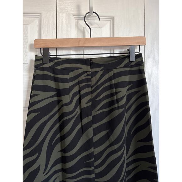 Ann Taylor NWT Tiger Print Green and Black A-Line Side Slit Skirt Size 00P - Picture 6 of 9